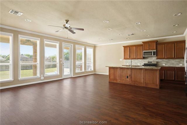 2924 Archer Drive, Bryan, TX 77808