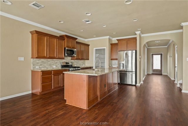 2924 Archer Drive, Bryan, TX 77808