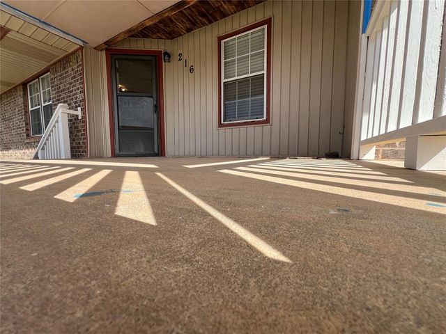 216 N Jefferson Avenue, Blanchard, OK 73010