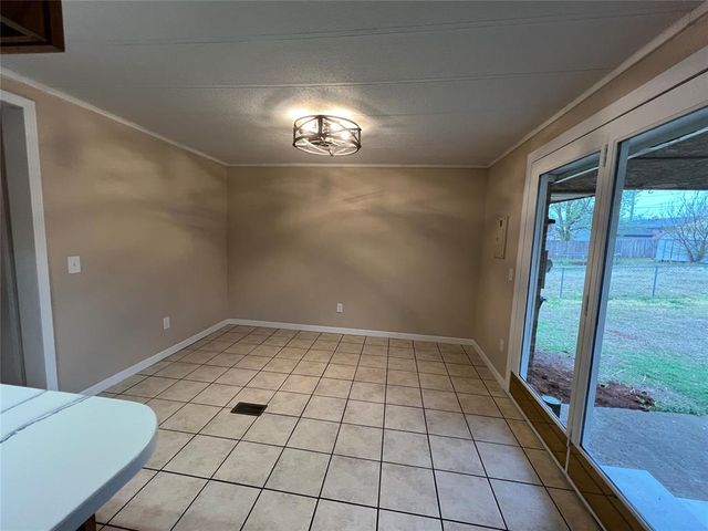 216 N Jefferson Avenue, Blanchard, OK 73010