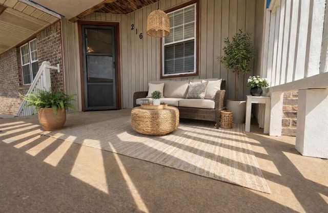 216 N Jefferson Avenue, Blanchard, OK 73010