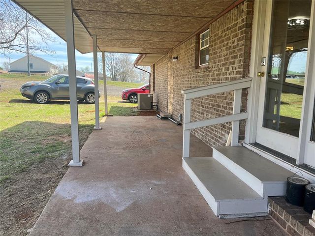 216 N Jefferson Avenue, Blanchard, OK 73010