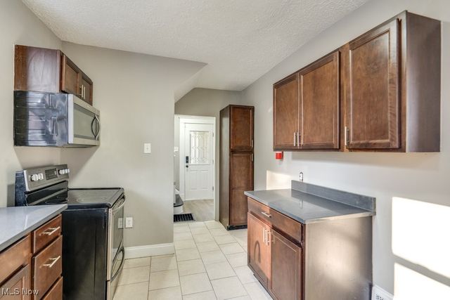 561 Melrose Street, Akron, OH 44305