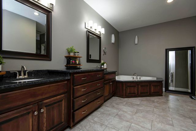 2437 E German Ivy, Springfield, MO 65804