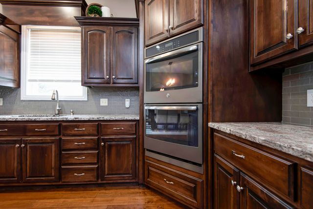 2437 E German Ivy, Springfield, MO 65804