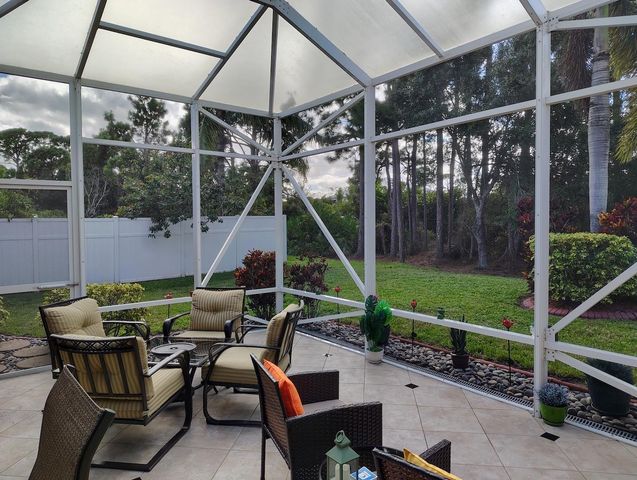 5423 Place Lake Dr, Fort Pierce, FL 34951