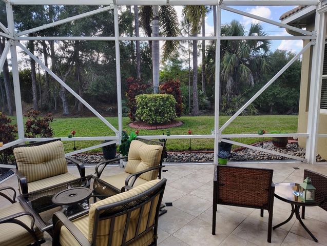 5423 Place Lake Dr, Fort Pierce, FL 34951