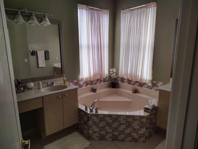 5423 Place Lake Dr, Fort Pierce, FL 34951