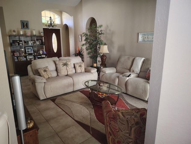 5423 Place Lake Dr, Fort Pierce, FL 34951