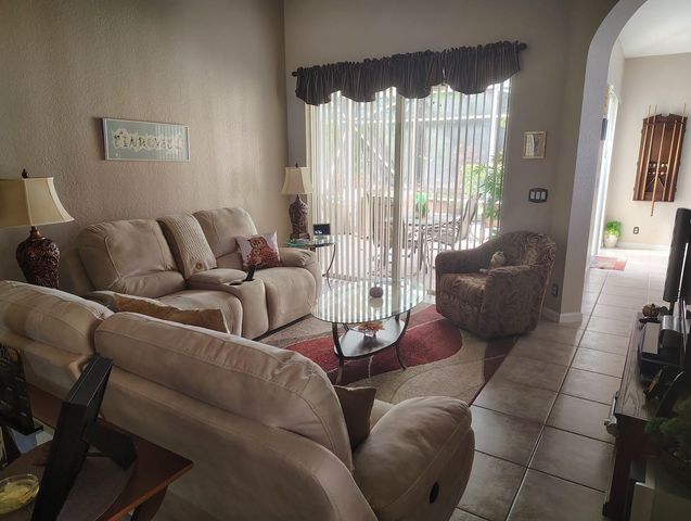 5423 Place Lake Dr, Fort Pierce, FL 34951