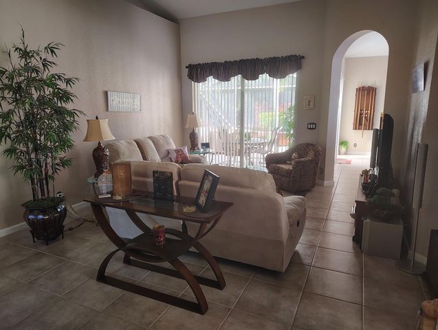 5423 Place Lake Dr, Fort Pierce, FL 34951