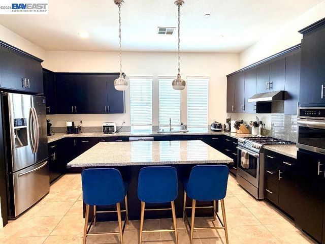 2181 Donnells Ln, Dublin, CA 94568