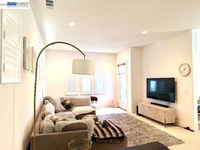 2181 Donnells Ln, Dublin, CA 94568
