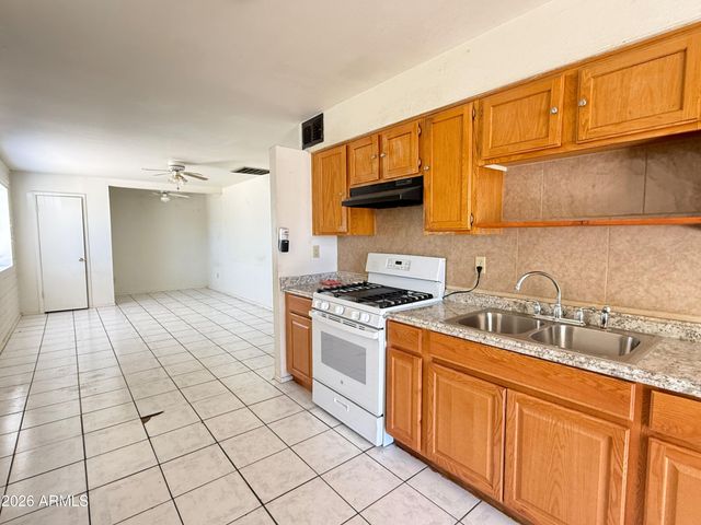 2232 E Burgess Lane, Phoenix, AZ 85042