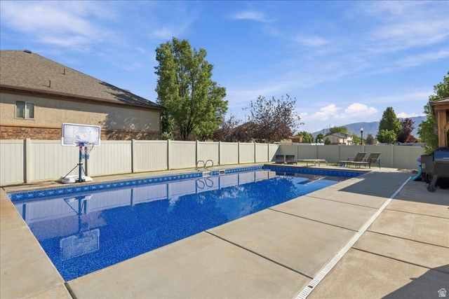 554 W 2400 S, Syracuse, UT 84075