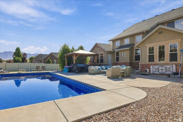 554 W 2400 S, Syracuse, UT 84075