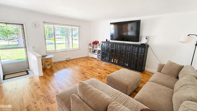 38174 Willowmere Street, Harrison Twp, MI 48045