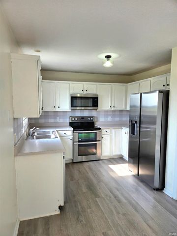 4369 Fenwick Drive, New Haven, IN 46774