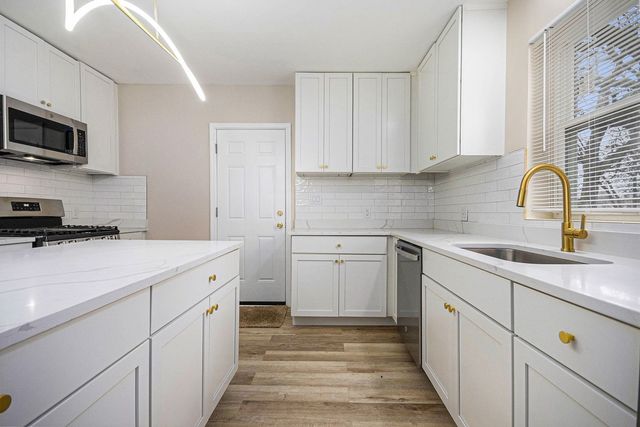 26 E 157th Street, South Holland, IL 60473