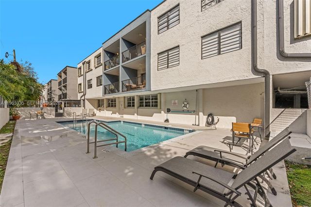 30 E 39th St 214, Hialeah, FL 33013