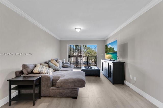 30 E 39th St 214, Hialeah, FL 33013