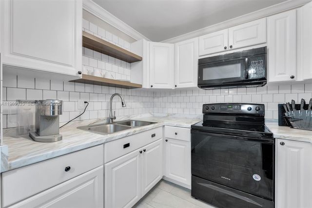 30 E 39th St 214, Hialeah, FL 33013