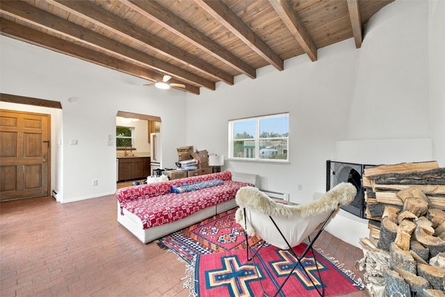 2067 Placita De Quedo, Santa Fe, NM 87505