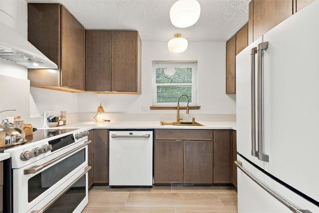 2067 Placita De Quedo, Santa Fe, NM 87505