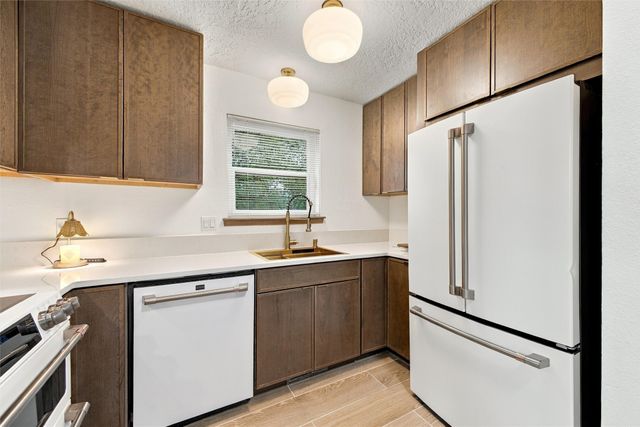2067 Placita De Quedo, Santa Fe, NM 87505