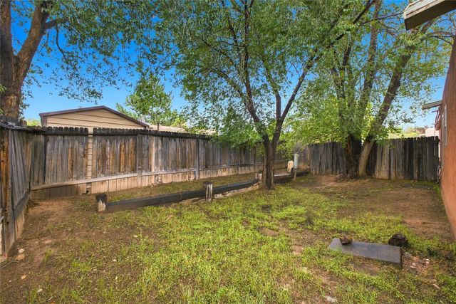 2067 Placita De Quedo, Santa Fe, NM 87505