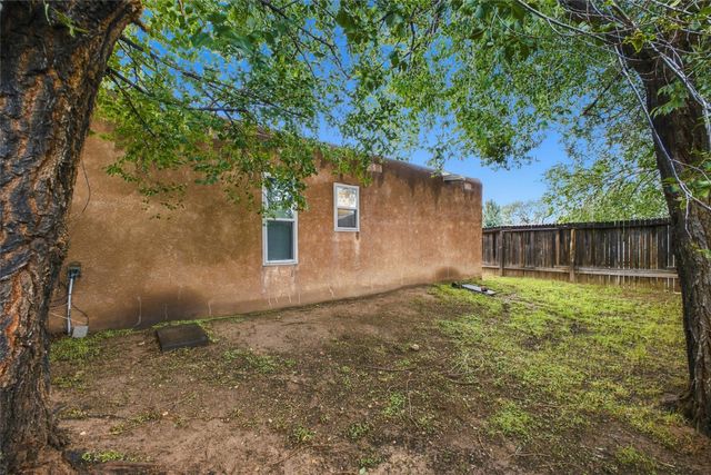 2067 Placita De Quedo, Santa Fe, NM 87505