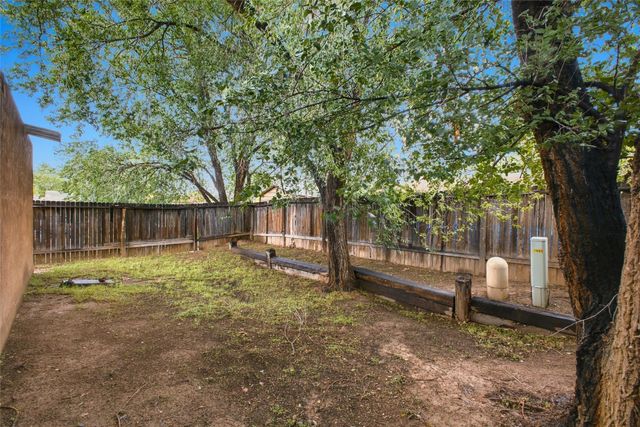2067 Placita De Quedo, Santa Fe, NM 87505