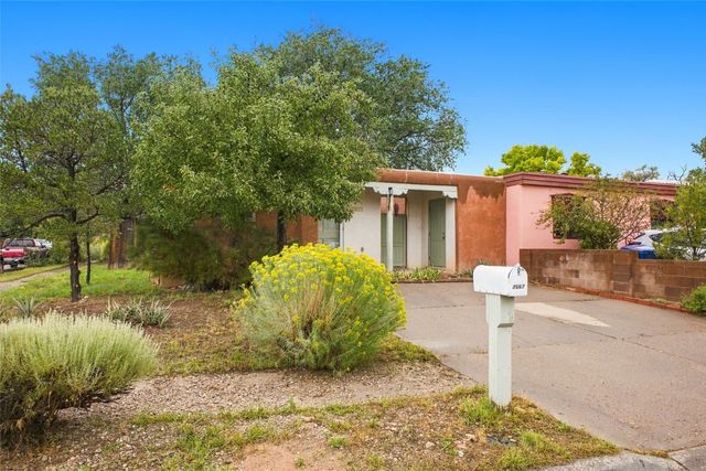 2067 Placita De Quedo, Santa Fe, NM 87505
