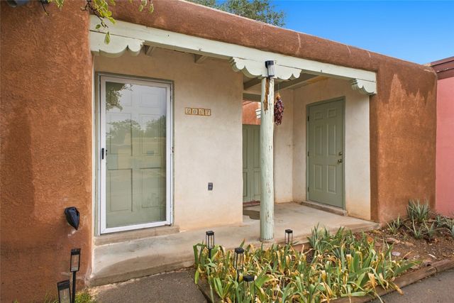 2067 Placita De Quedo, Santa Fe, NM 87505
