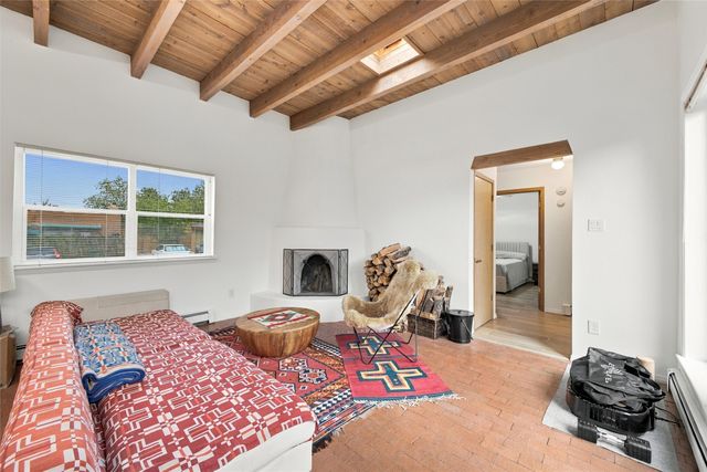 2067 Placita De Quedo, Santa Fe, NM 87505