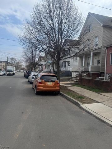 614 S Park St, Elizabeth City, NJ 07206