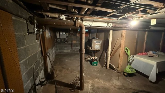 614 S Park St, Elizabeth City, NJ 07206