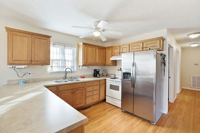 725 Calvert Ridge Rd, Westmoreland, TN 37186