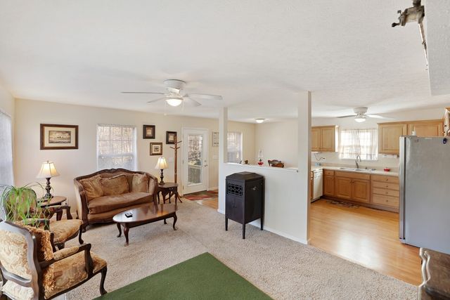 725 Calvert Ridge Rd, Westmoreland, TN 37186