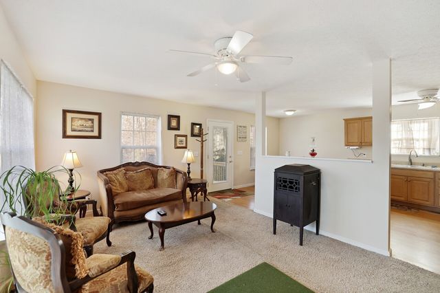 725 Calvert Ridge Rd, Westmoreland, TN 37186