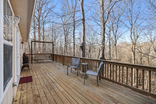 725 Calvert Ridge Rd, Westmoreland, TN 37186