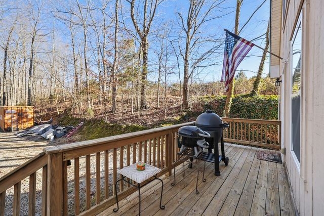 725 Calvert Ridge Rd, Westmoreland, TN 37186