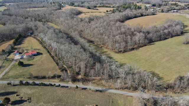 725 Calvert Ridge Rd, Westmoreland, TN 37186
