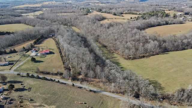 725 Calvert Ridge Rd, Westmoreland, TN 37186