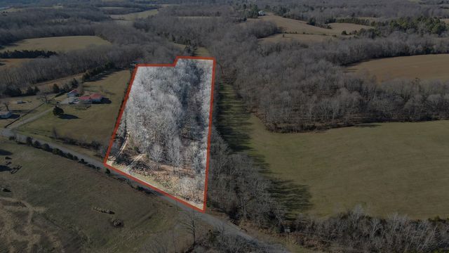 725 Calvert Ridge Rd, Westmoreland, TN 37186