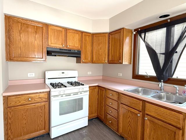 1703 Horeb Avenue, Zion, IL 60099