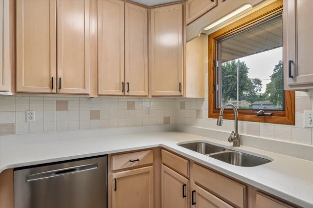 621 SE 4th Street, Ankeny, IA 50021