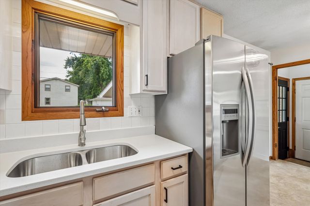 621 SE 4th Street, Ankeny, IA 50021