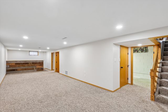 621 SE 4th Street, Ankeny, IA 50021