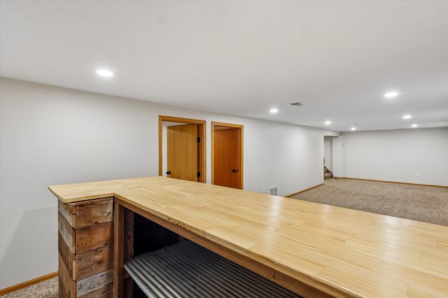 621 SE 4th Street, Ankeny, IA 50021